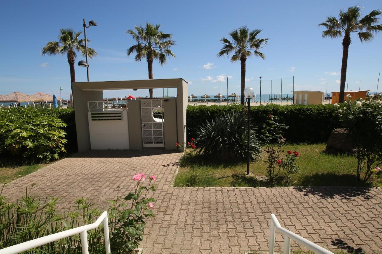 Residence Le Palme Montesilvano Marina Eksteriør billede
